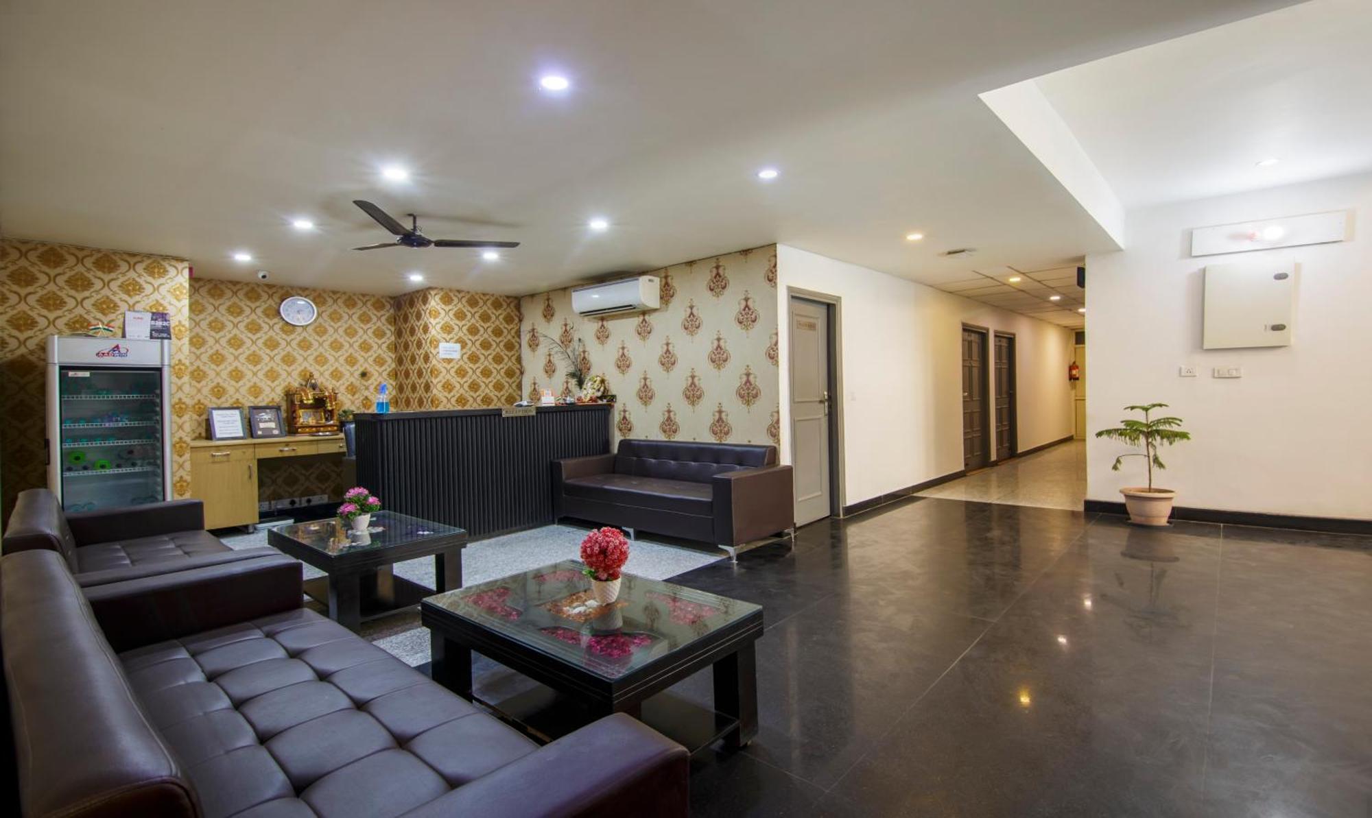 Готель Treebo Noida Express Екстер'єр фото