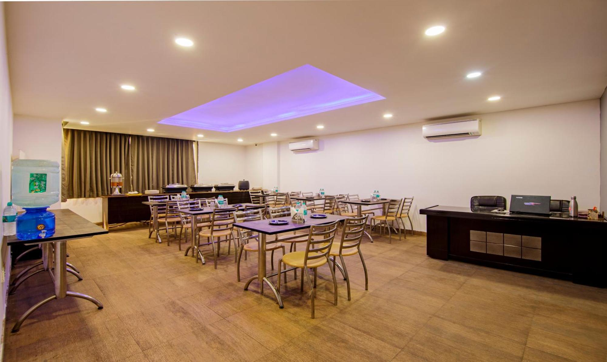 Готель Treebo Noida Express Екстер'єр фото